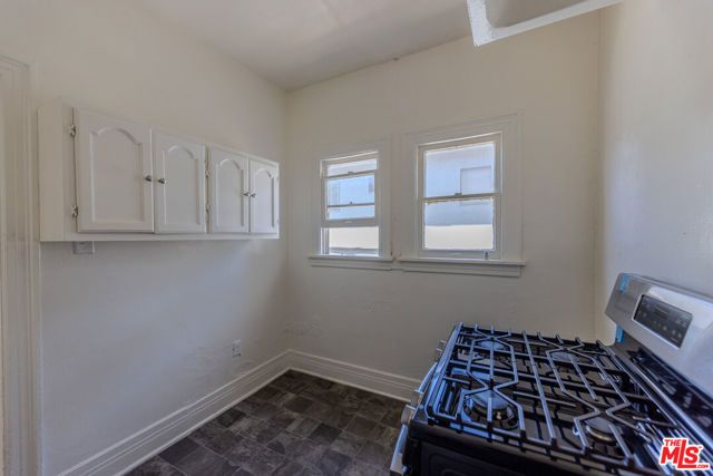 946 S Burlington Avenue 212, Los Angeles, CA 90006