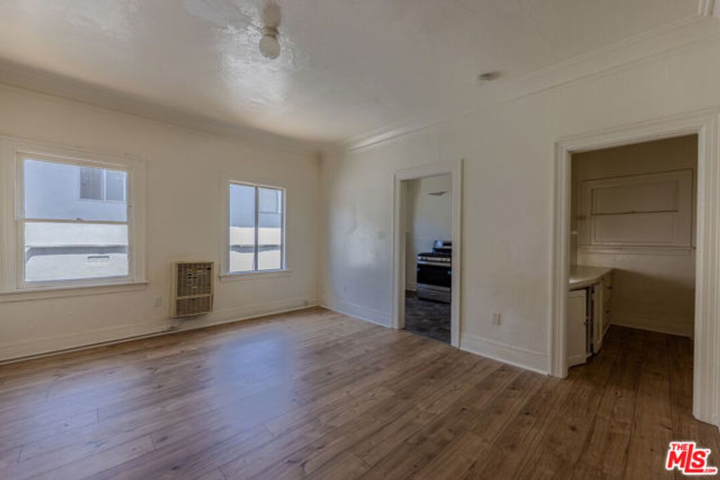 946 S Burlington Avenue 212, Los Angeles, CA 90006