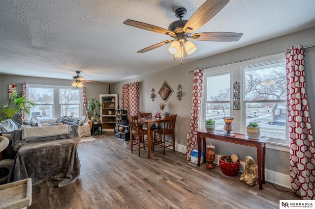 425-427 W Military Avenue, Fremont, NE 68025