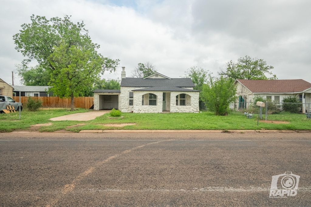 Image 1 of property listing at 410 W 40th Street, San Angelo, TX 76903
