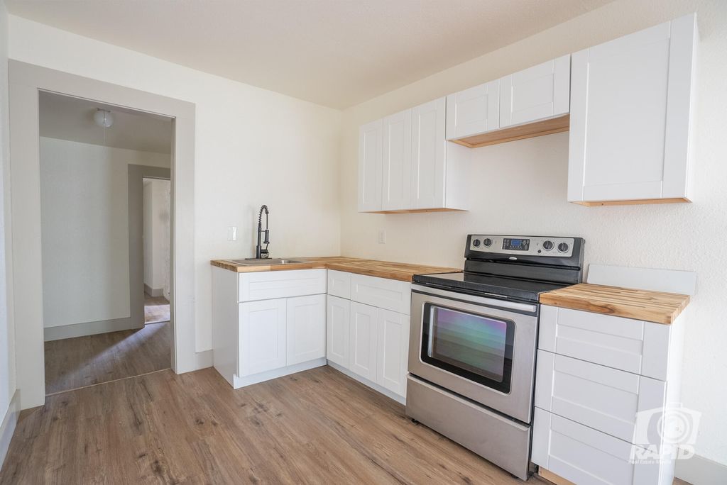 Image 13 of property listing at 410 W 40th Street, San Angelo, TX 76903