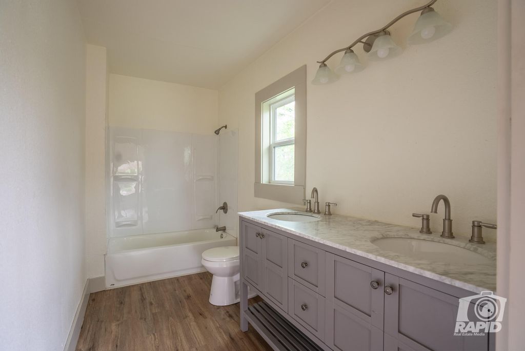 Image 17 of property listing at 410 W 40th Street, San Angelo, TX 76903