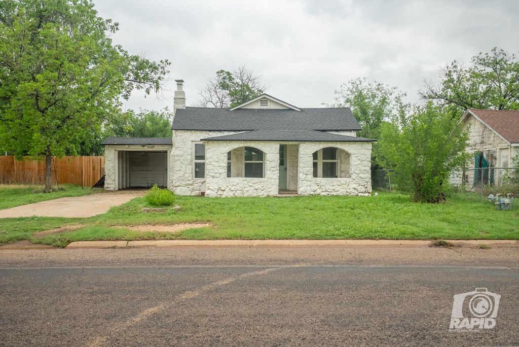 Image 2 of property listing at 410 W 40th Street, San Angelo, TX 76903