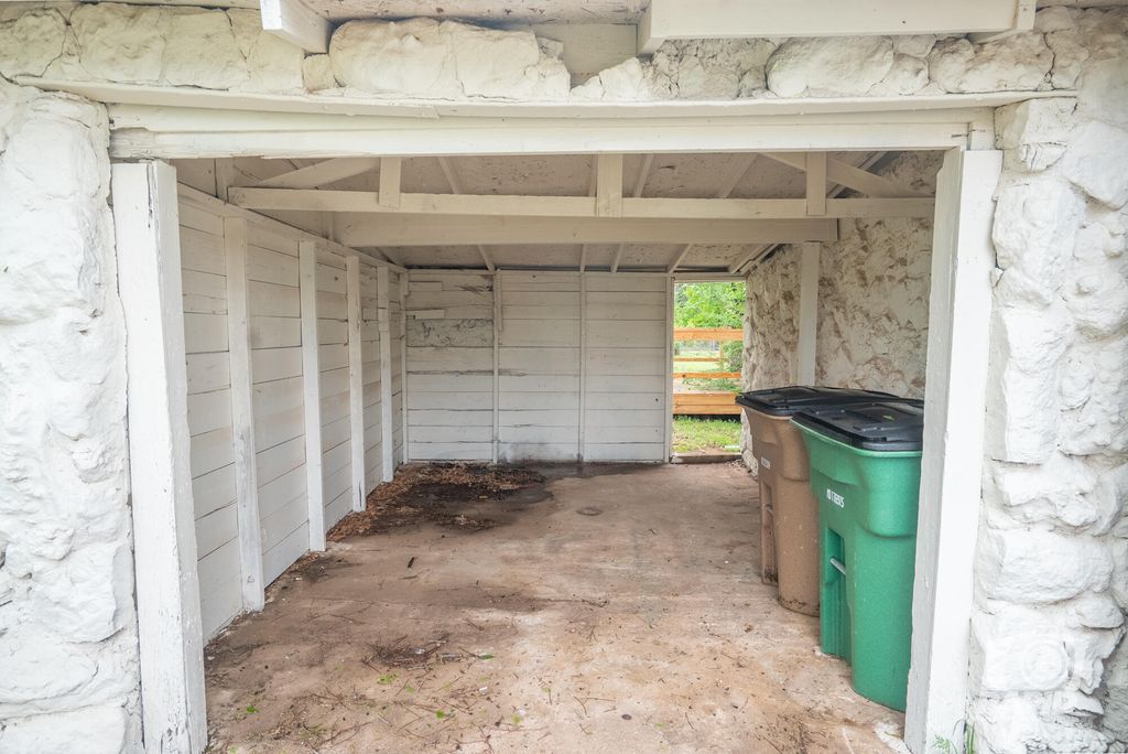 Image 6 of property listing at 410 W 40th Street, San Angelo, TX 76903