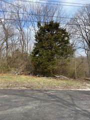 3401 Henry Dr, Imperial, MO 63052