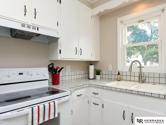 2731 Sharon Drive, Omaha, NE 68112