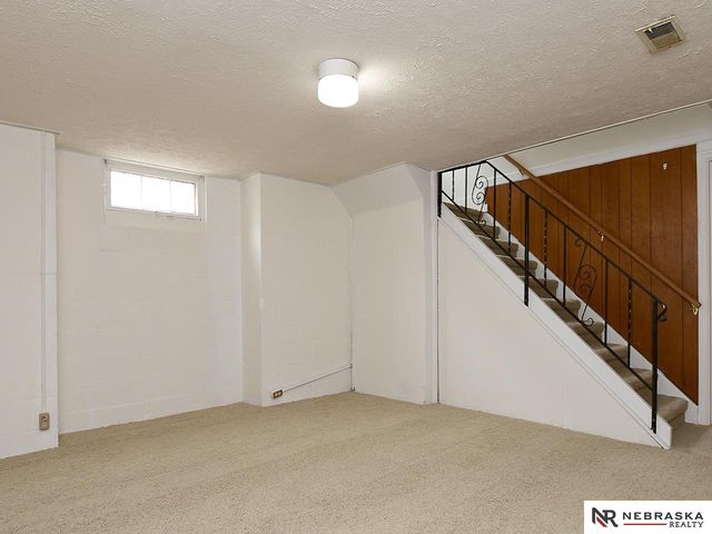 2731 Sharon Drive, Omaha, NE 68112