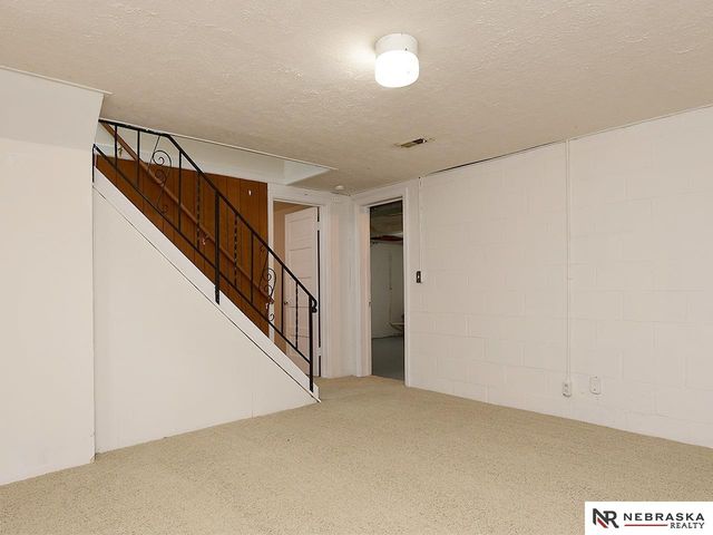 2731 Sharon Drive, Omaha, NE 68112