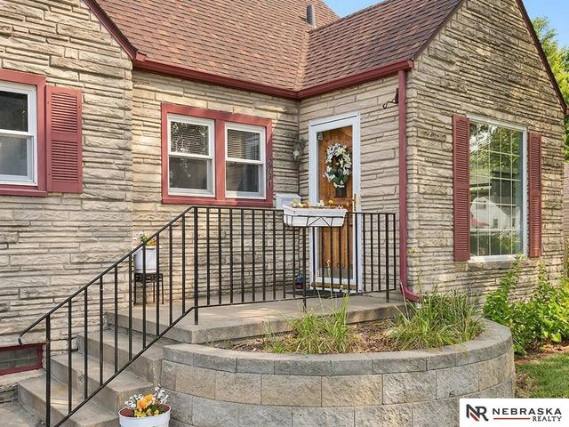 2731 Sharon Drive, Omaha, NE 68112