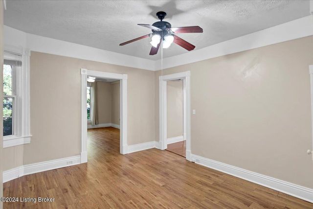 1802 Deerwood Ave B, Louisville, KY 40205