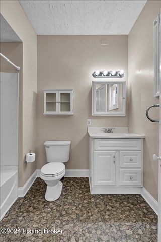 1802 Deerwood Ave B, Louisville, KY 40205