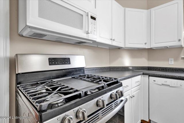 1802 Deerwood Ave B, Louisville, KY 40205