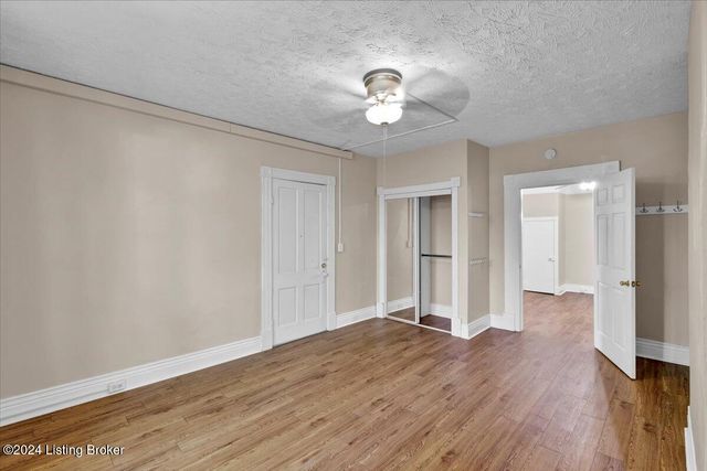 1802 Deerwood Ave B, Louisville, KY 40205