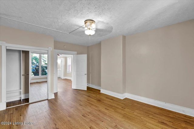 1802 Deerwood Ave B, Louisville, KY 40205