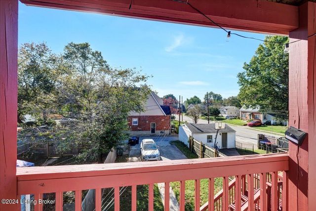 1802 Deerwood Ave B, Louisville, KY 40205