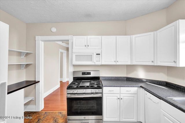 1802 Deerwood Ave B, Louisville, KY 40205