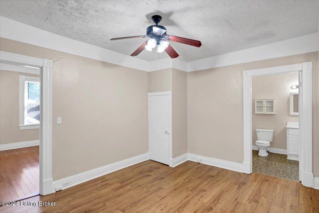 1802 Deerwood Ave B, Louisville, KY 40205