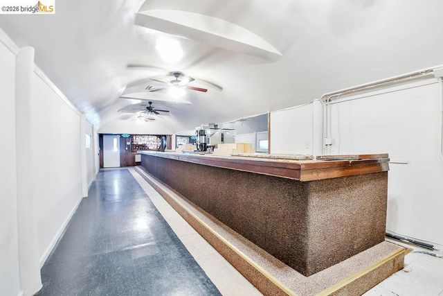 6041 San Pablo Ave, Oakland, CA 94608