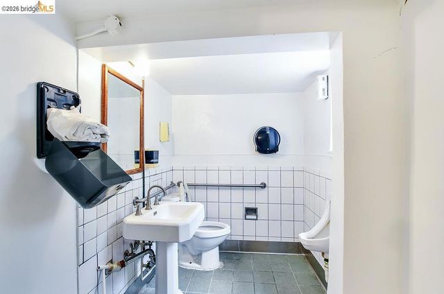 6041 San Pablo Ave, Oakland, CA 94608