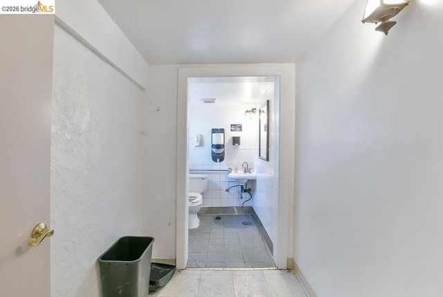 6041 San Pablo Ave, Oakland, CA 94608