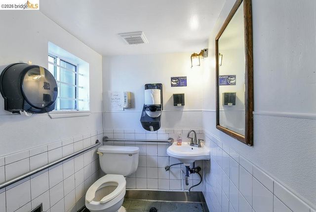 6041 San Pablo Ave, Oakland, CA 94608