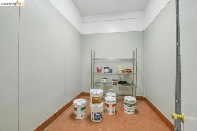 6041 San Pablo Ave, Oakland, CA 94608