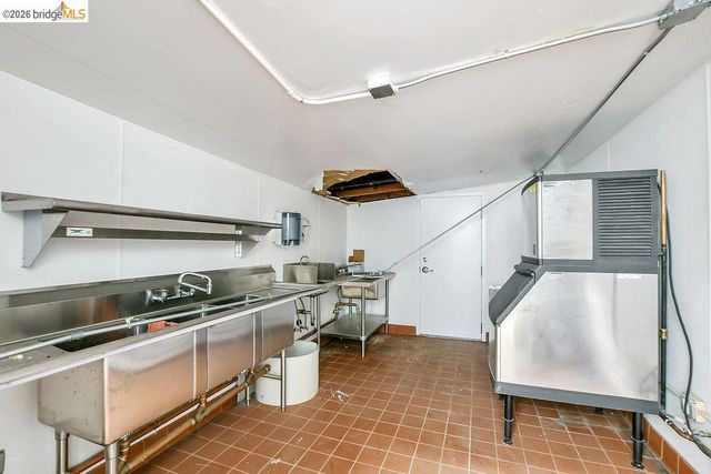 6041 San Pablo Ave, Oakland, CA 94608