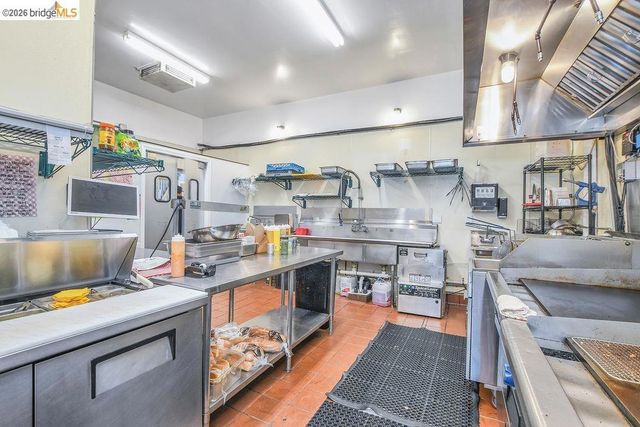 6041 San Pablo Ave, Oakland, CA 94608
