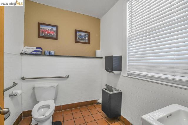 6041 San Pablo Ave, Oakland, CA 94608