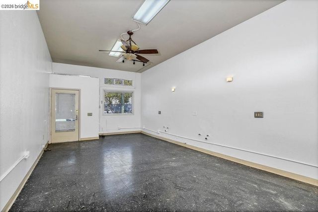 6041 San Pablo Ave, Oakland, CA 94608