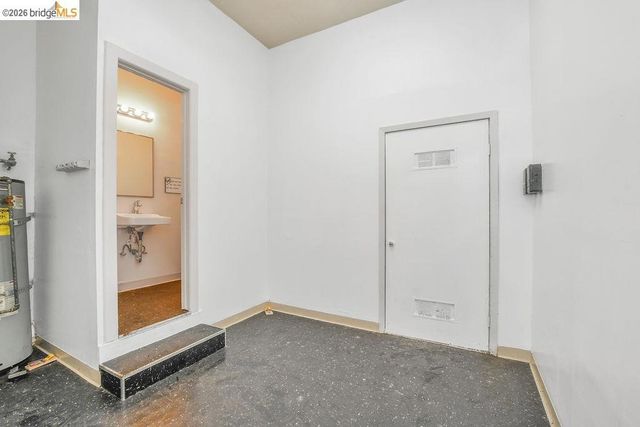 6041 San Pablo Ave, Oakland, CA 94608