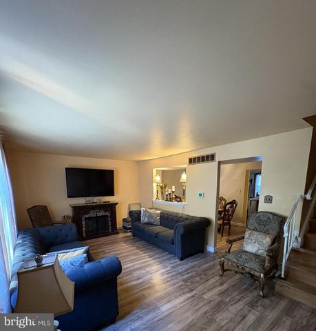 118 W COLLINS CT, Blackwood, NJ 08012