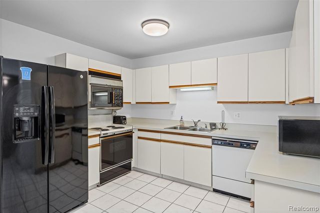 3565 Port Cove Drive 69, Waterford, MI 48328