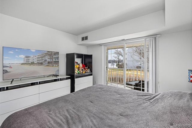 3565 Port Cove Drive 69, Waterford, MI 48328