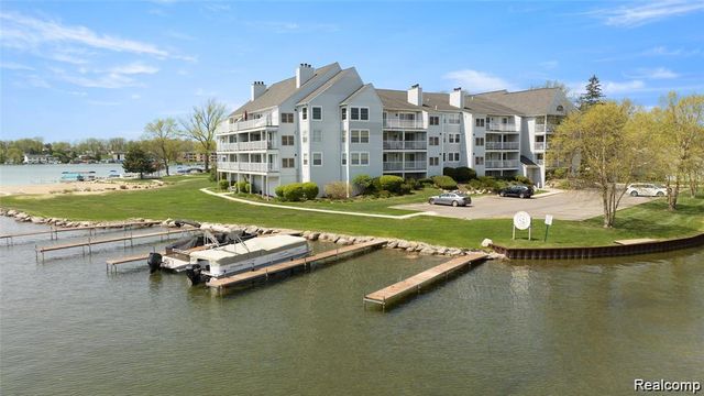 3565 Port Cove Drive 69, Waterford, MI 48328