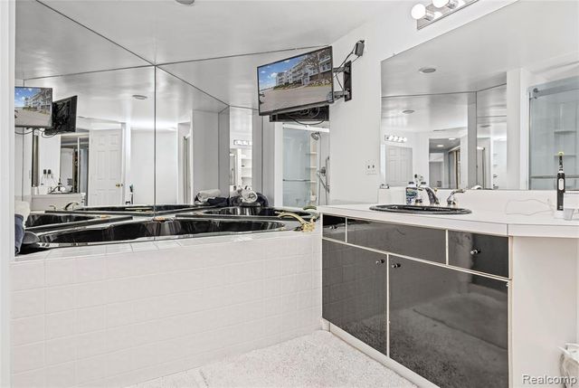 3565 Port Cove Drive 69, Waterford, MI 48328