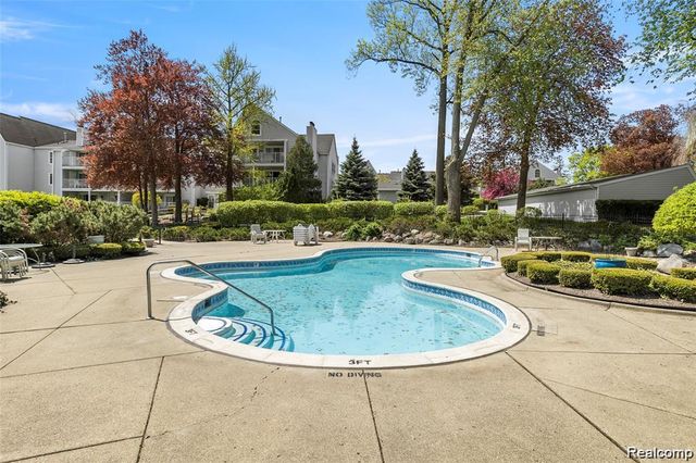 3565 Port Cove Drive 69, Waterford, MI 48328