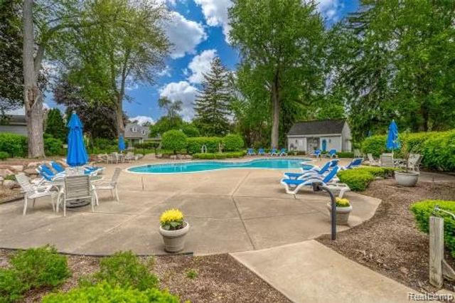 3565 Port Cove Drive 69, Waterford, MI 48328