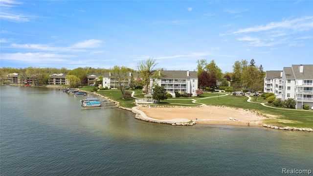 3565 Port Cove Drive 69, Waterford, MI 48328