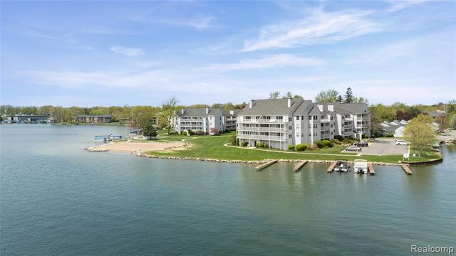 3565 Port Cove Drive 69, Waterford, MI 48328