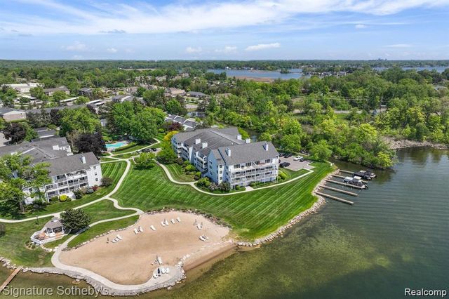 3565 Port Cove Drive 69, Waterford, MI 48328