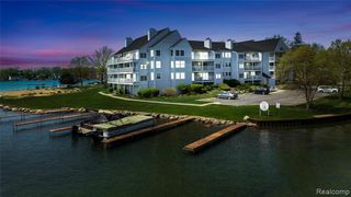 3565 Port Cove Drive 69, Waterford, MI 48328