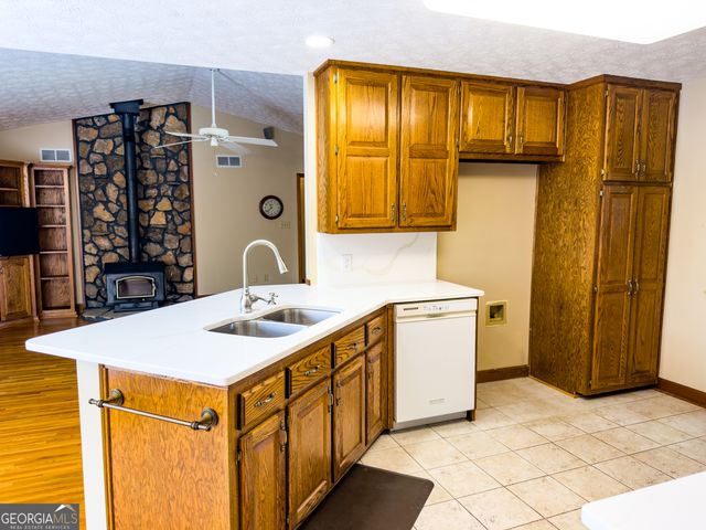 2117 W Grantville Road, Grantville, GA 30220