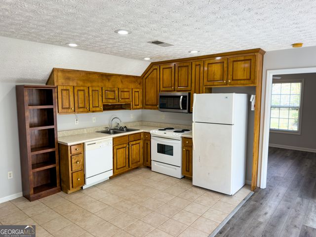 2117 W Grantville Road, Grantville, GA 30220