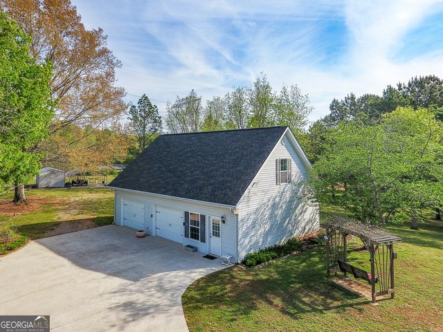 2117 W Grantville Road, Grantville, GA 30220