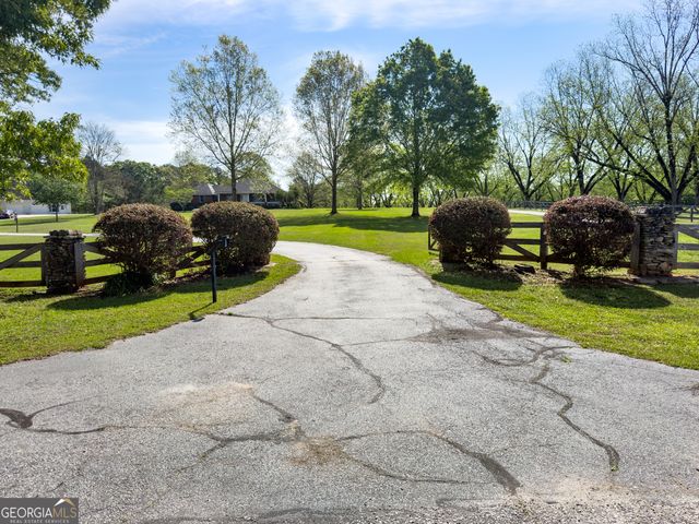 2117 W Grantville Road, Grantville, GA 30220