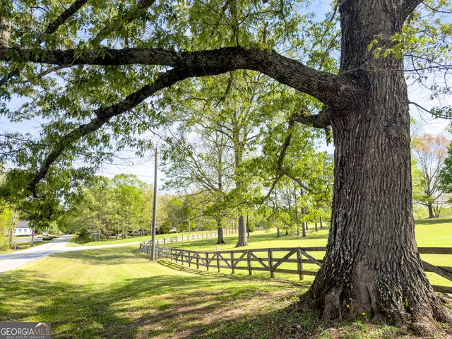 2117 W Grantville Road, Grantville, GA 30220