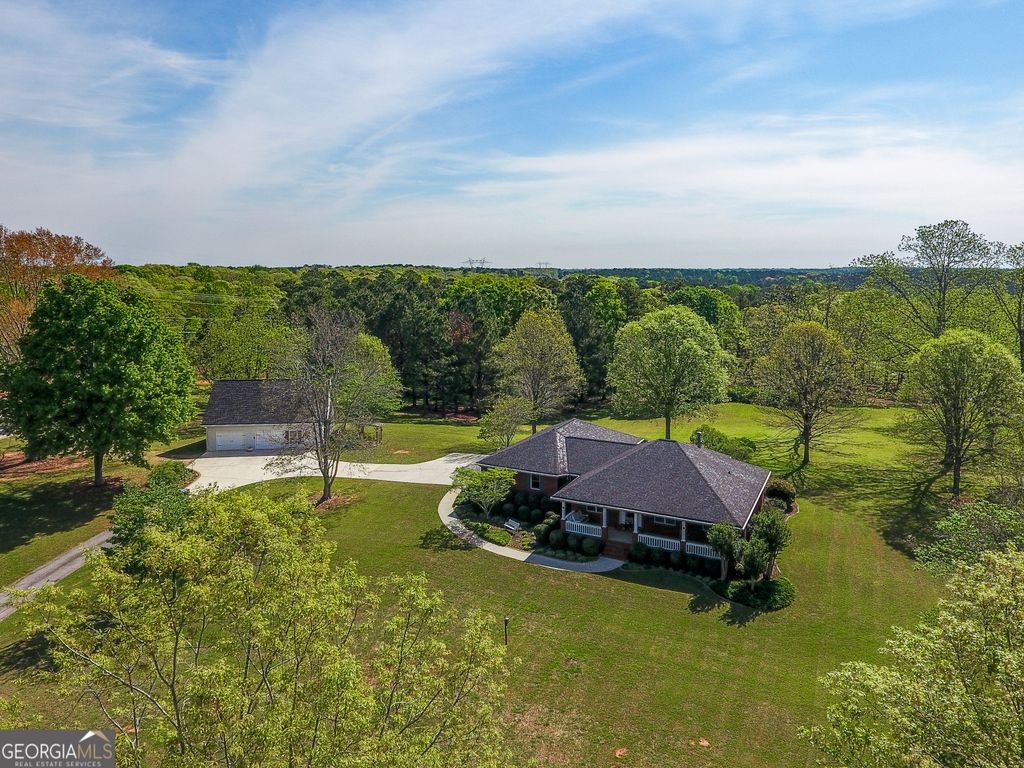 2117 W Grantville Road, Grantville, GA 30220