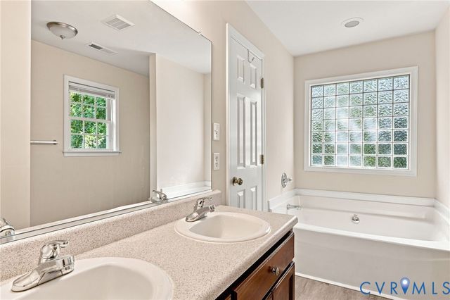 15718 Pypers Pointe Dr, Chesterfield, VA 23838