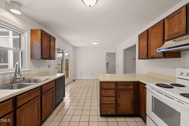 704 E Maple Lane, Fuquay Varina, NC 27526